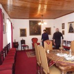 Одна из комнат в монастырской гостинице,восстановленная о.Данэлем. На стенах портреты прежних настоятелей.